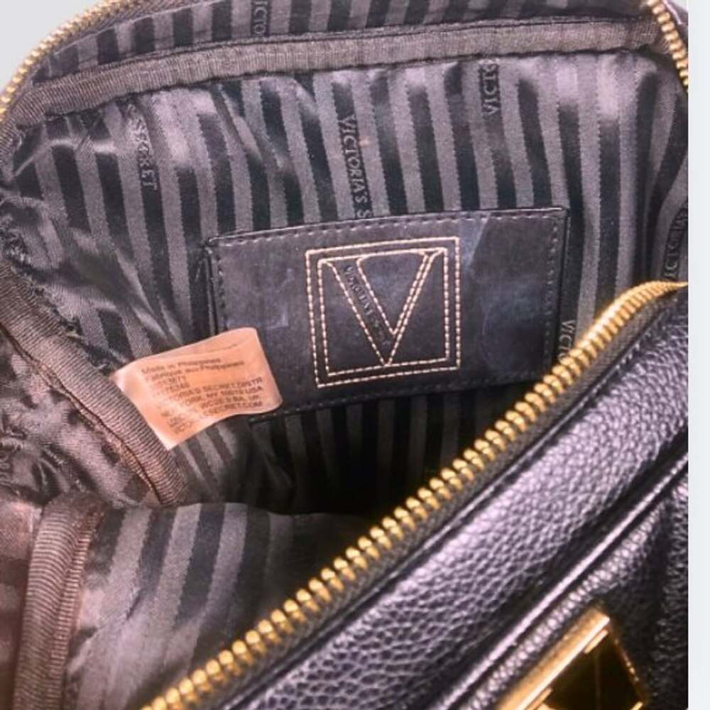 Victoria's Secret Black V-Quilted Top Zip Crossbody Bag - Picture 5 of 11